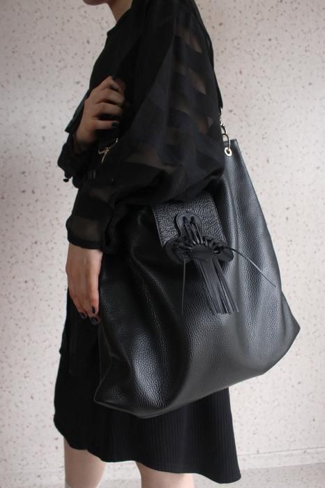 Amulet Leather Shoulder Bag - LEATHER BLACK