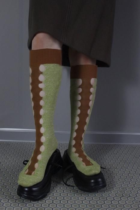 Line Hole High Socks - PISTACHIO