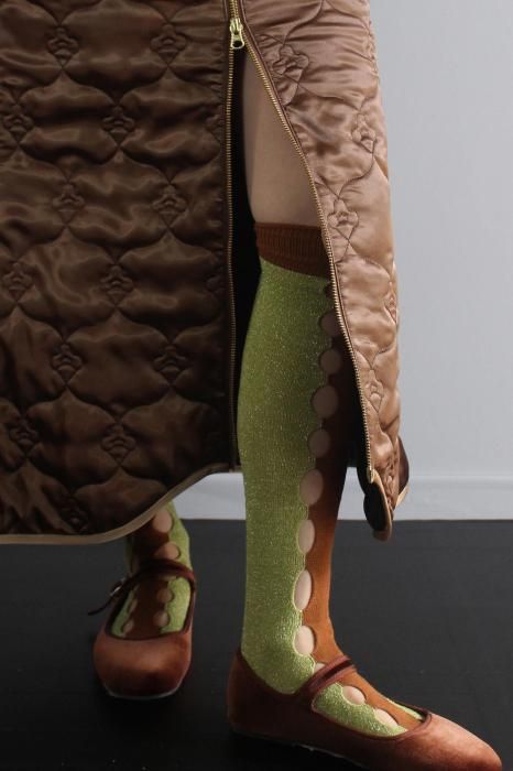Line Hole High Socks - PISTACHIO