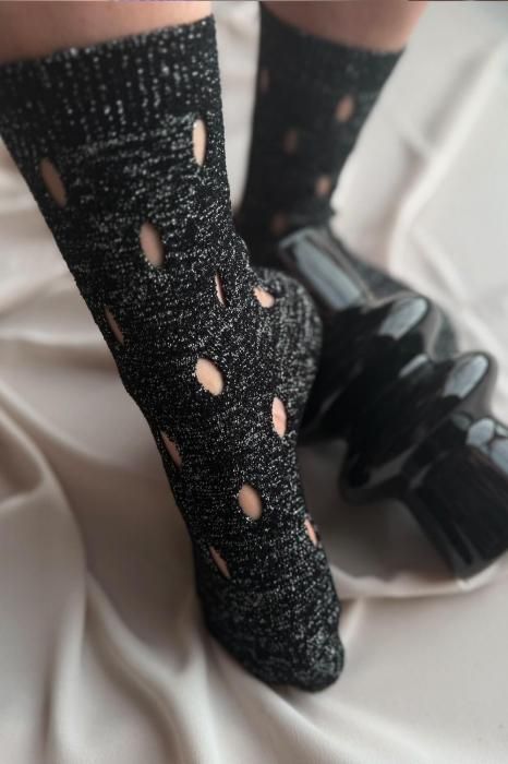 <img class='new_mark_img1' src='https://img.shop-pro.jp/img/new/icons14.gif' style='border:none;display:inline;margin:0px;padding:0px;width:auto;' />Hall & Lame Knit Socks - BLACK