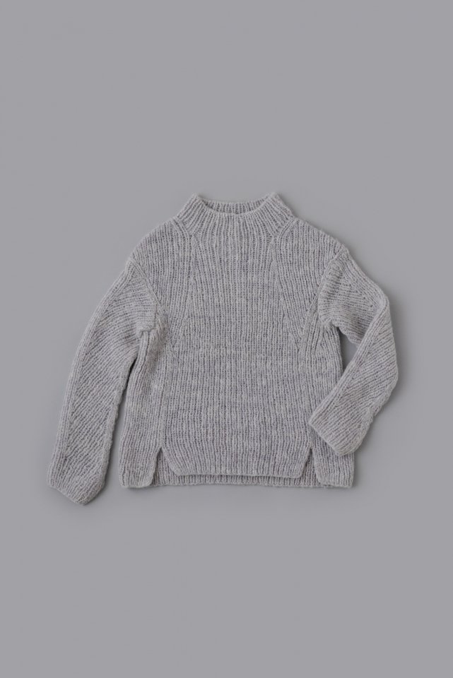 リブ編みの変形セーター