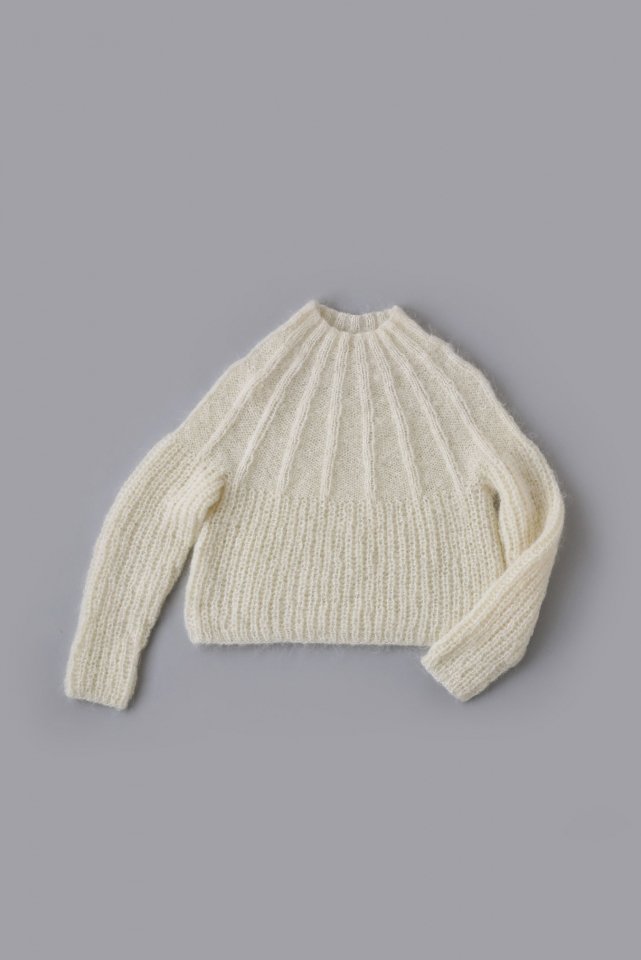 ネックから編むモヘヤのセーター