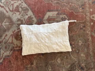 <img class='new_mark_img1' src='https://img.shop-pro.jp/img/new/icons8.gif' style='border:none;display:inline;margin:0px;padding:0px;width:auto;' />antique linen hand sewn patchwork  pouch(L)