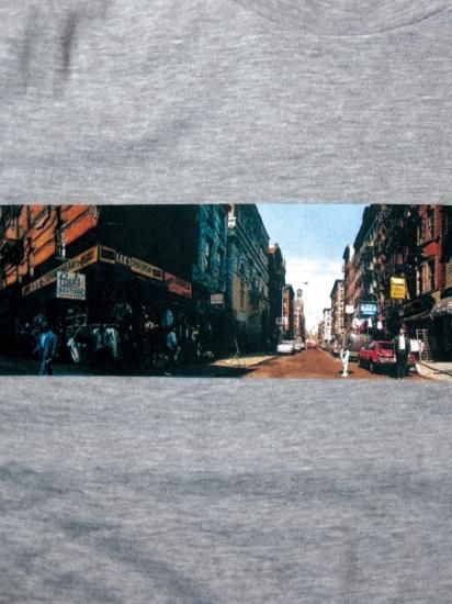 Beastie Boys Official ”Paul's Boutique” T-Shirt - [GROPE IN