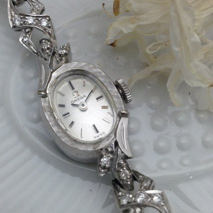 OMEGA Diamond Watch (ᥬ ɥå)