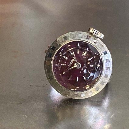 SEIKO RINGWATCH (セイコー リングウォッチ) ボルドー文字盤 SEIKO RINGWATCH (セイコー リングウォッチ) ボルドー文字盤