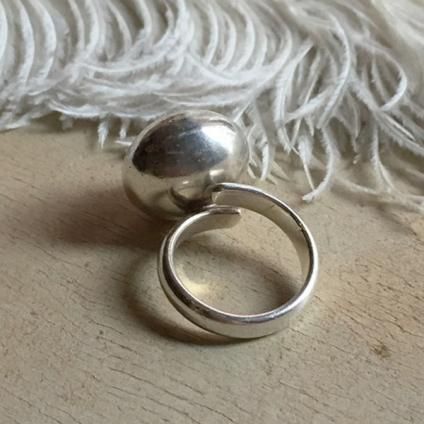 Navajo Pearl Silver Ring by Sharon Sandovalʥ󡦥ɥХ ʥХۥѡ С󥰡