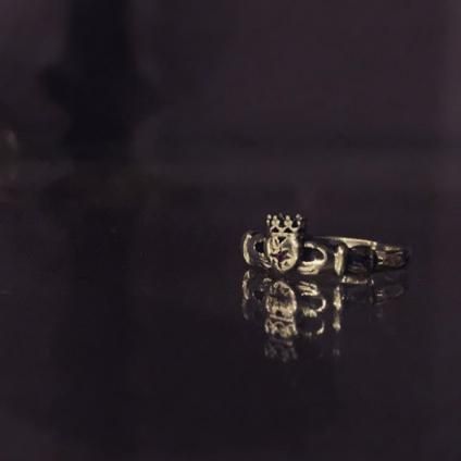 momocreatura Claddagh Ring Silver Rubyʥ С ӡ