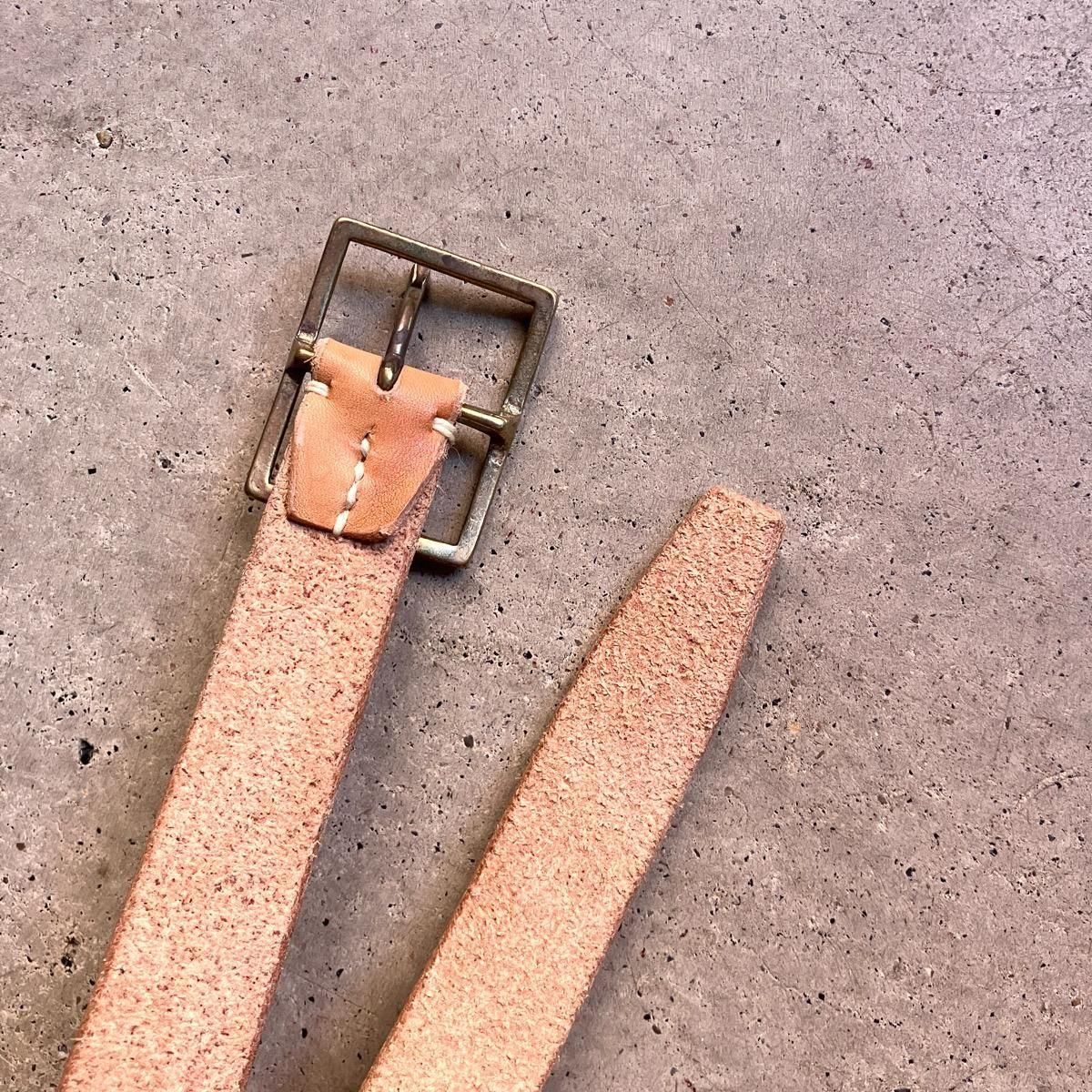<img class='new_mark_img1' src='https://img.shop-pro.jp/img/new/icons56.gif' style='border:none;display:inline;margin:0px;padding:0px;width:auto;' />suzuki takayuki thin belt (業 ٥) Tan