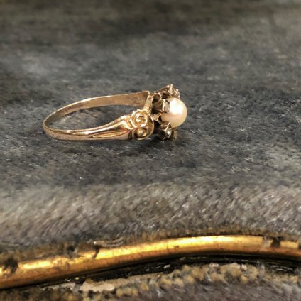 Victorian 9K Pearl/Diamond Antique Ring（ヴィクトリアン 9K パール/ダイヤモンド アンティークリング）-  JeJe PIANO ONLINE BOUTIQUE 神戸のアンティーク時計