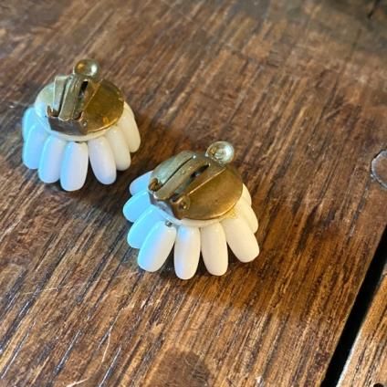 1950's Milk Glass Flower Earrings1950ǯ ߥ륯饹 ե 󥰡