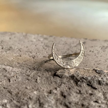 momocreatura Crescent Moon Ring（三日月リング シルバー