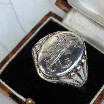 【HURLEY BURLEY】Monogram Signet Ring 名入れ シルバー リング Men's Sterling Silver Initial Signet Ring | Hurleyburley