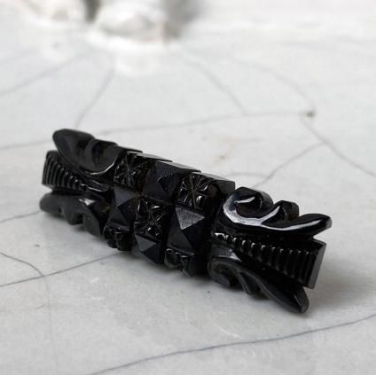 Victorian Mourning Jewelry Whitby Jet Brooch（ヴィクトリア時代