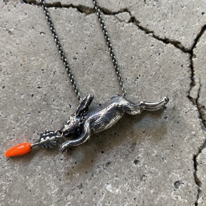 momocreatura  Rabbit & Carrot Necklace（うさぎとニンジン ネックレス 燻しシルバー）