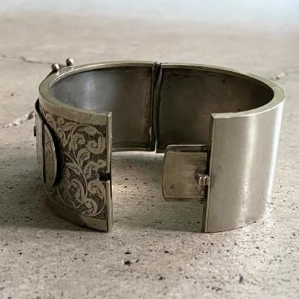 ヴィンテージ風 1970年代 ヴィクトリアンスタイル ハンドモチーフベルト ヴィンテージ風 1970年代 ヴィクトリアンスタイル ハンドモチーフベルト