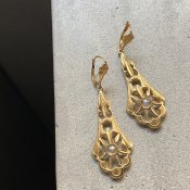 <img class='new_mark_img1' src='https://img.shop-pro.jp/img/new/icons13.gif' style='border:none;display:inline;margin:0px;padding:0px;width:auto;' />1930's France Dead Stock Earrings（1930年代  フランス デッドストック ピアス）Gold Flower