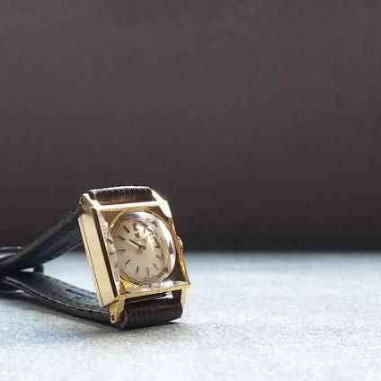 OMEGA(オメガ)18KYG金無垢 スクエアケース カットガラス 純正 OMEGA(オメガ)18KYG金無垢 スクエアケース カットガラス 純正