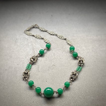 <img class='new_mark_img1' src='https://img.shop-pro.jp/img/new/icons13.gif' style='border:none;display:inline;margin:0px;padding:0px;width:auto;' />1950's Louis Rousselet Green Glass Necklace（1950年代 ルイ ロスレー グリーン ガラス ネックレス）