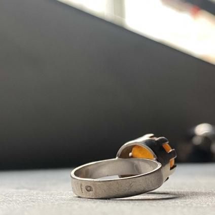 イギリス ビンテージ 琥珀（アンバー）ローズが美しいインタリオ