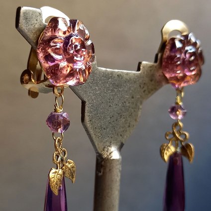 <img class='new_mark_img1' src='https://img.shop-pro.jp/img/new/icons13.gif' style='border:none;display:inline;margin:0px;padding:0px;width:auto;' />1930's France Purple Glass earrings（フランス パープル ガラス イヤリング）Dead Stock