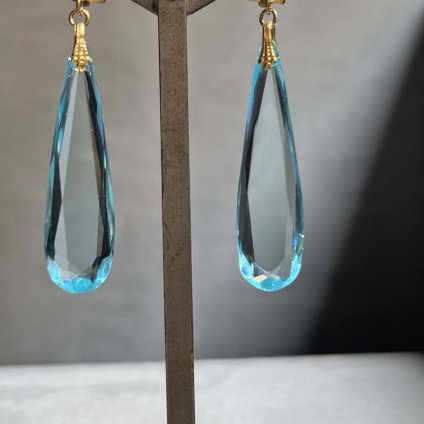 <img class='new_mark_img1' src='https://img.shop-pro.jp/img/new/icons13.gif' style='border:none;display:inline;margin:0px;padding:0px;width:auto;' />1930's France Light Blue Orange Glass Earrings（フランス 水色 オレンジ ガラス イヤリング）Dead Stock