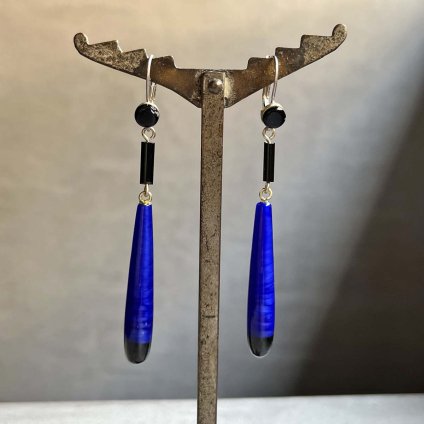 <img class='new_mark_img1' src='https://img.shop-pro.jp/img/new/icons13.gif' style='border:none;display:inline;margin:0px;padding:0px;width:auto;' />1930's France Blew Black Glass Earrings（フランス ブルー ブラック ガラス ピアス）Dead Stock