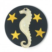 <img class='new_mark_img1' src='https://img.shop-pro.jp/img/new/icons20.gif' style='border:none;display:inline;margin:0px;padding:0px;width:auto;' />PAVONE Seahorse Brooch（ パヴォーヌ タツノオトシゴ ブローチ）