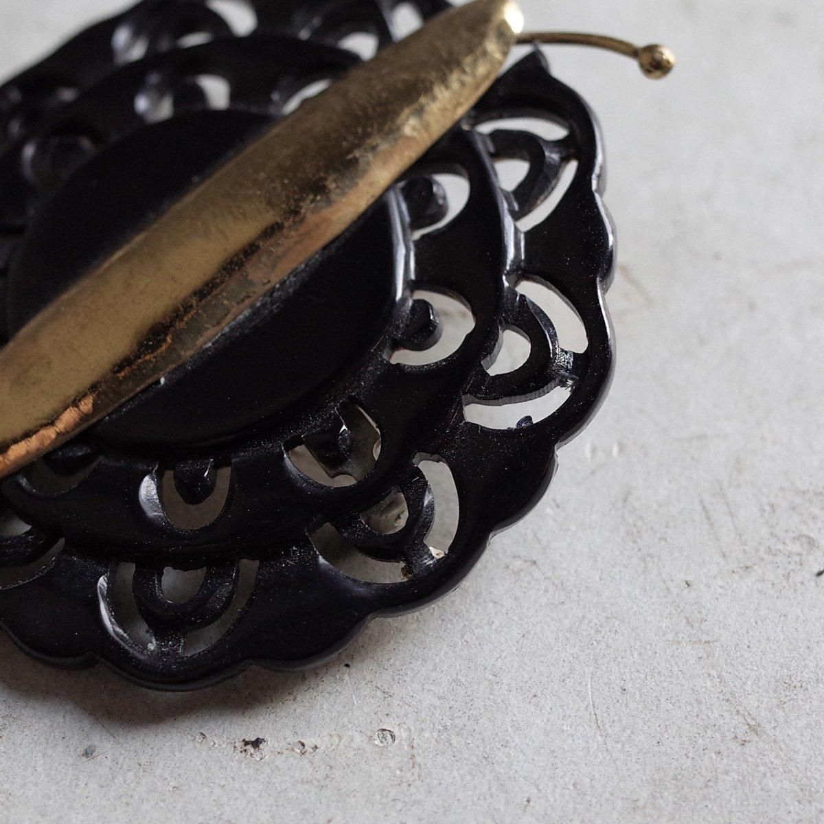 クラシックな浮彫ブローチ オーギュスト・ボナーズ バタフライ レース ブローチ（Auguste