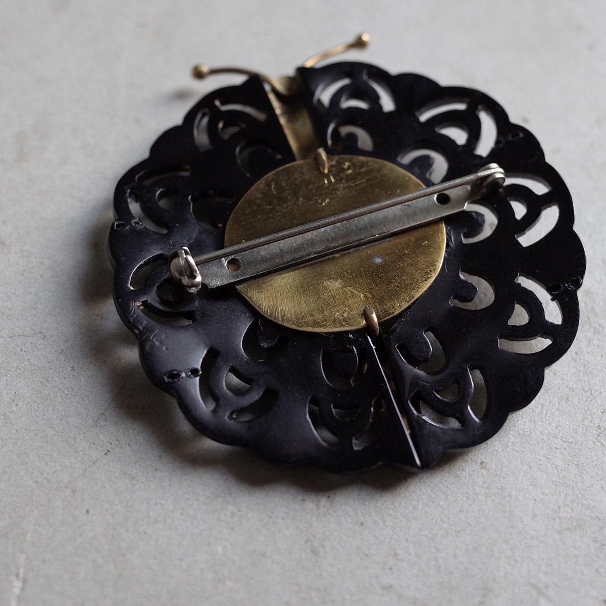 クラシックな浮彫ブローチ オーギュスト・ボナーズ バタフライ レース ブローチ（Auguste