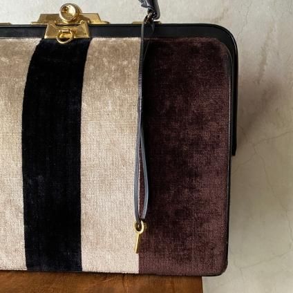 ROBERTA DI CAMERINO（ロベルタ ディ カメリーノ）ハンドバッグ