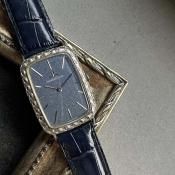 Jaeger LeCoultre (㥬륯) ̵ ENGRAVED BEZEL BLUE BARK DIAl