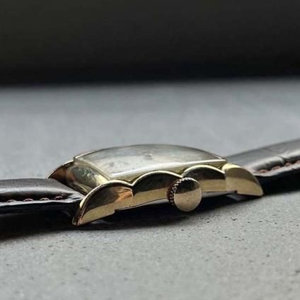 ELGIN(エルジン)10K金張 トノーケース フリルベゼル 全数字 ELGIN(エルジン)10K金張 トノーケース フリルベゼル 全数字