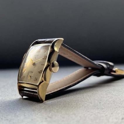 ELGIN(エルジン)10K金張 トノーケース フリルベゼル 全数字 ELGIN(エルジン)10K金張 トノーケース フリルベゼル 全数字