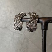 1950〜60's Marcasite Metal Curved Earrings（1950〜60年代 マーカサイト メタル カーブイヤリング）