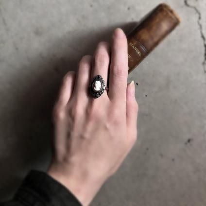 1930's 9KPG Shell Cameo Marcasite Ring（1930年代 9K 金無垢