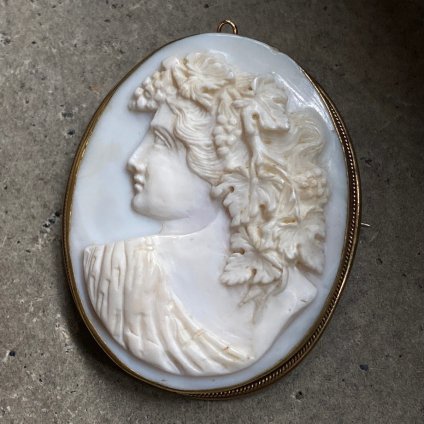 <img class='new_mark_img1' src='https://img.shop-pro.jp/img/new/icons13.gif' style='border:none;display:inline;margin:0px;padding:0px;width:auto;' />Victorian Rolled Gold Stone or Coral Cameo Brooch （ヴィクトリアン 金張 カメオ ブローチ）