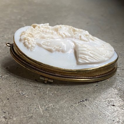 Victorian Rolled Gold Stone or Coral Cameo Brooch ʥȥꥢ ĥ ᥪ ֥