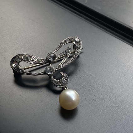 Victorian-Art Nouveau Silver Pearl Glass Brooch (ヴィクトリアン-アール・ヌーヴォー シルバー パール ガラス ブローチ）