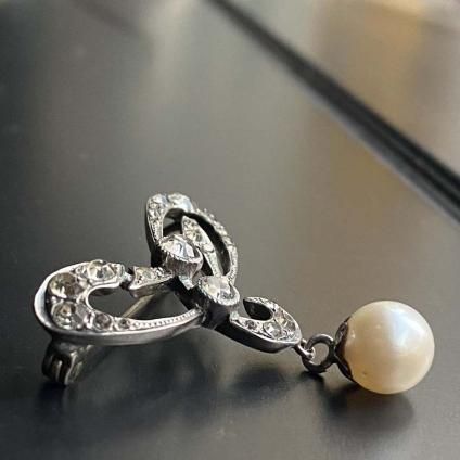 Victorian-Art Nouveau Silver Pearl Glass Brooch Victorian-Art Nouveau Silver Pearl Glass Brooch