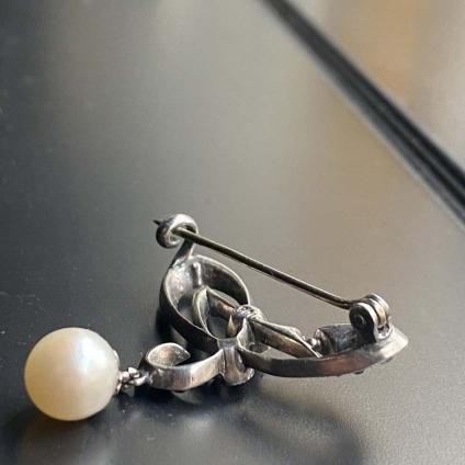 Victorian-Art Nouveau Silver Pearl Glass Brooch Victorian-Art Nouveau Silver Pearl Glass Brooch
