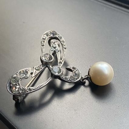 Victorian-Art Nouveau Silver Pearl Glass Brooch Victorian-Art Nouveau Silver Pearl Glass Brooch