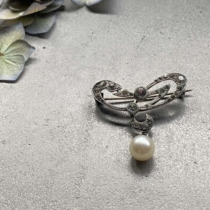 Victorian-Art Nouveau Silver Pearl Glass Brooch Victorian-Art Nouveau Silver Pearl Glass Brooch