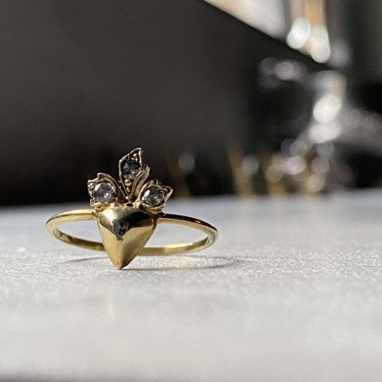 <img class='new_mark_img1' src='https://img.shop-pro.jp/img/new/icons13.gif' style='border:none;display:inline;margin:0px;padding:0px;width:auto;' />Early Vic. 7KYG Diamond Crowned Heart Ring（ヴィクトリア時代初期 7KYG ダイヤモンド クラウン ハート リング）