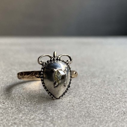<img class='new_mark_img1' src='https://img.shop-pro.jp/img/new/icons13.gif' style='border:none;display:inline;margin:0px;padding:0px;width:auto;' />Victorian Silver 15KYG Diamond Crowned Heart Ring（ヴィクトリア時代 シルバー 15KYG ダイヤモンド クラウン ハート リング）