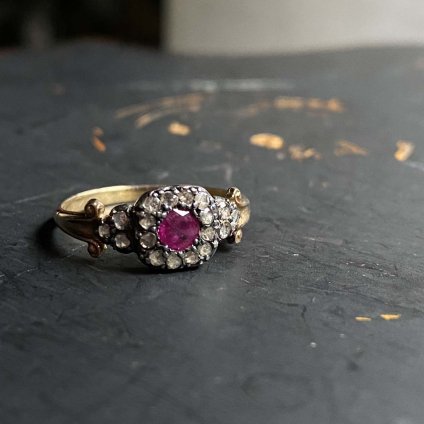 <img class='new_mark_img1' src='https://img.shop-pro.jp/img/new/icons13.gif' style='border:none;display:inline;margin:0px;padding:0px;width:auto;' />Victorian Ruby Rose Cut Diamond 9K Silver Cluster Ring （ルビー ローズカットダイヤモンド クラスターリング）