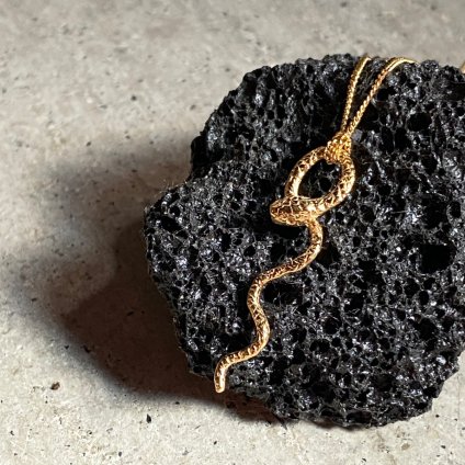 momocreatura Waving Snake Necklace Gold（ヘビネックレス ゴールド）