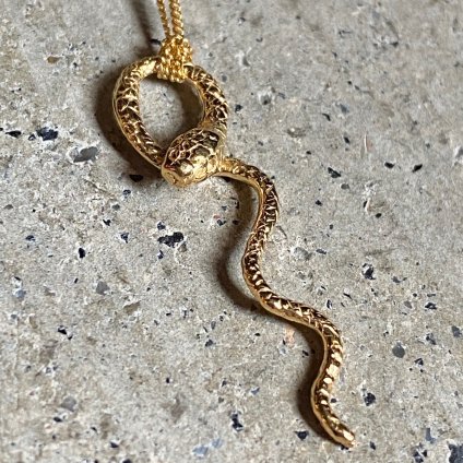 momocreatura Waving Snake Necklace Gold（ヘビネックレス ゴールド）