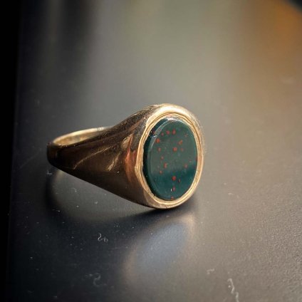 <img class='new_mark_img1' src='https://img.shop-pro.jp/img/new/icons13.gif' style='border:none;display:inline;margin:0px;padding:0px;width:auto;' />Vintage 9K Bloodstone Signet Ring（ヴィンテージ 9K ブラッドストーン シグネットリング）