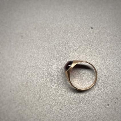 c. 9K Garnet Signet Ring年 9金 ガーネット